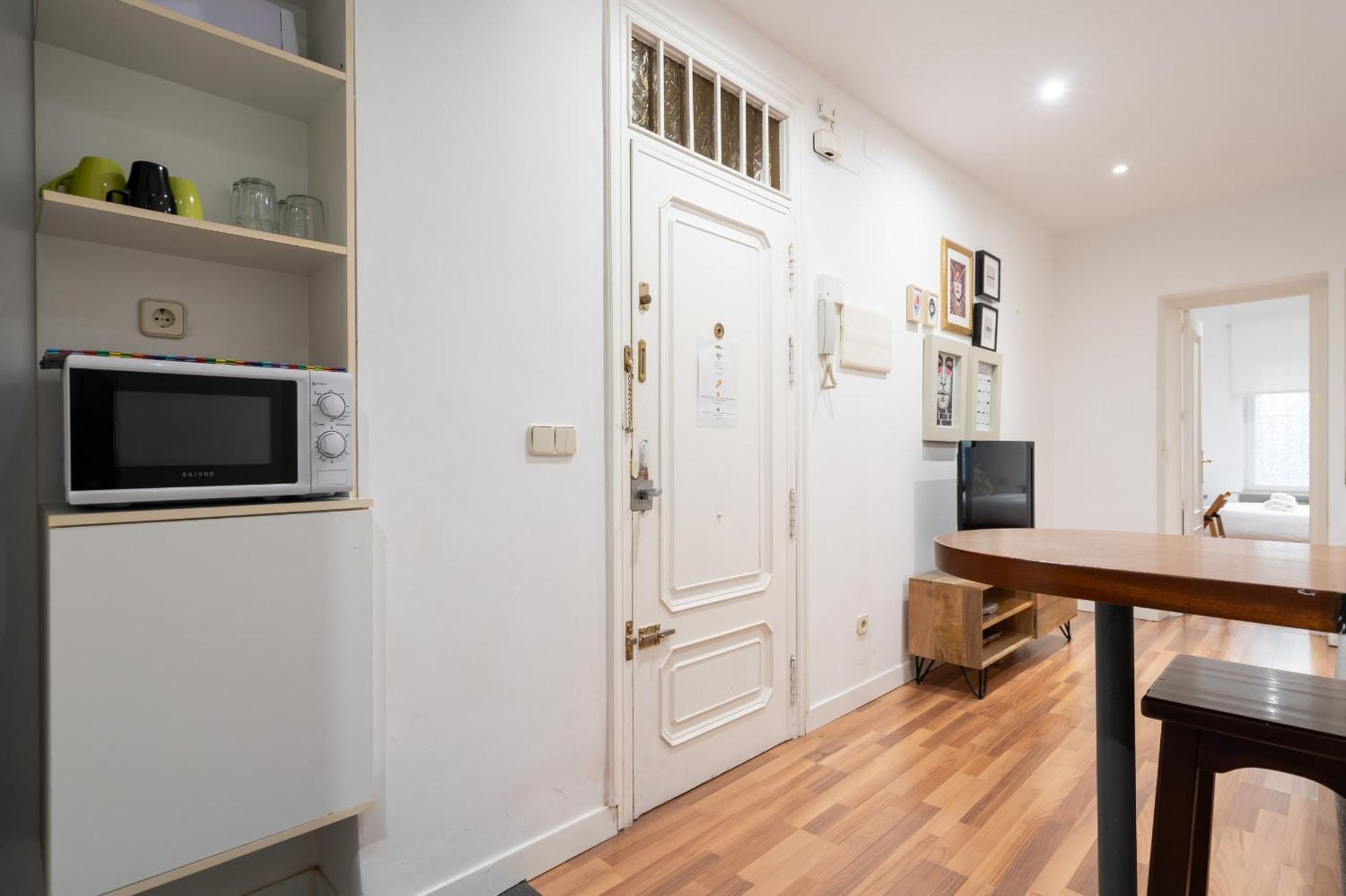 Apartamento En La Plaza De Lavapies Alquiler Temporal Madri Exterior foto